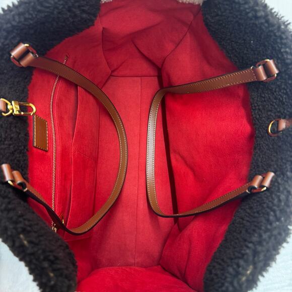 Louis Vuitton Monogram Teddy On The Go GM Tote Bag Dark Brown/Cream Shearling - Picture 14 of 16